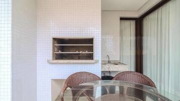 Basic Apartment | Dining