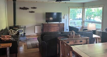 Two bedroom Riverfront retreat on the Selway River! Riverfront!