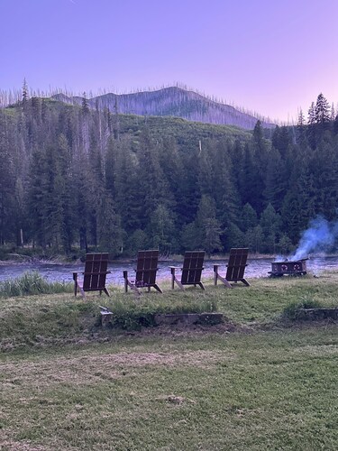 Two bedroom Riverfront retreat on the Selway River! Riverfront!