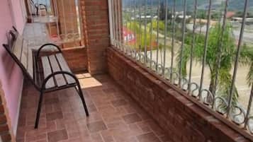 Deluxe-Zimmer, Balkon, Bergblick | Terrasse/Patio