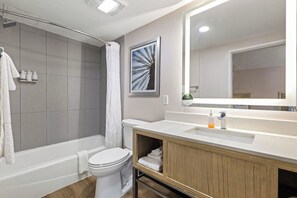 Bathroom - Comfy 1-bedroom hotel in awesome Pasadena with AC (Pasadena)