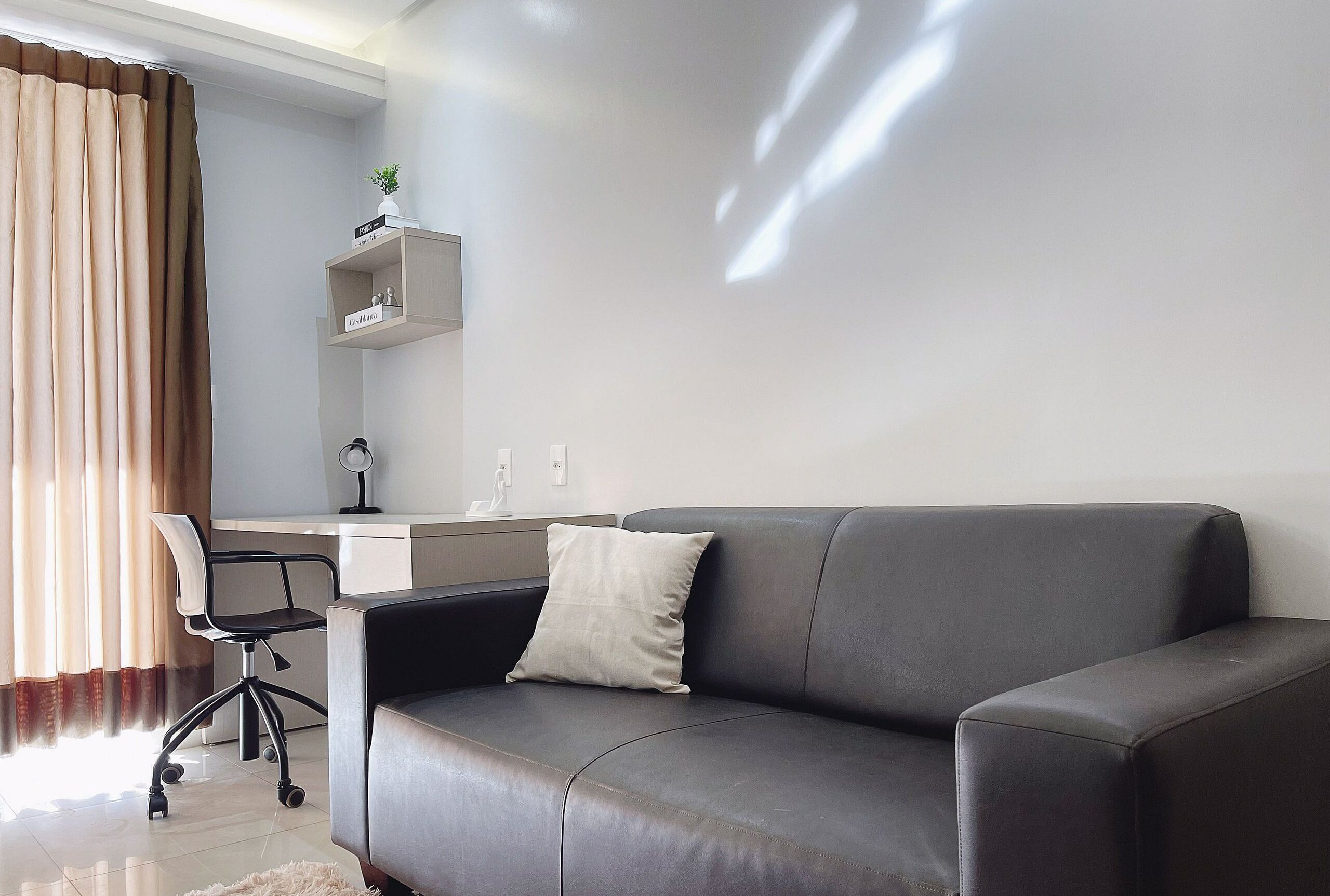 Departamento básico | Área de sala de estar | Televisión de 40 pulgadas con canales digitales 