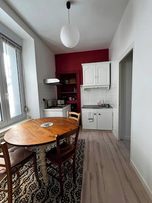Private kitchen - Guingamp studio with garden view (Guingamp)