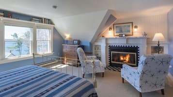 Room, 1 King Bed, Ocean View | Iron/ironing board (on request), free WiFi