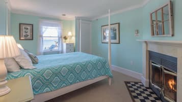 Single Room, 1 Queen Bed, Ocean View | Iron/ironing board (on request), free WiFi