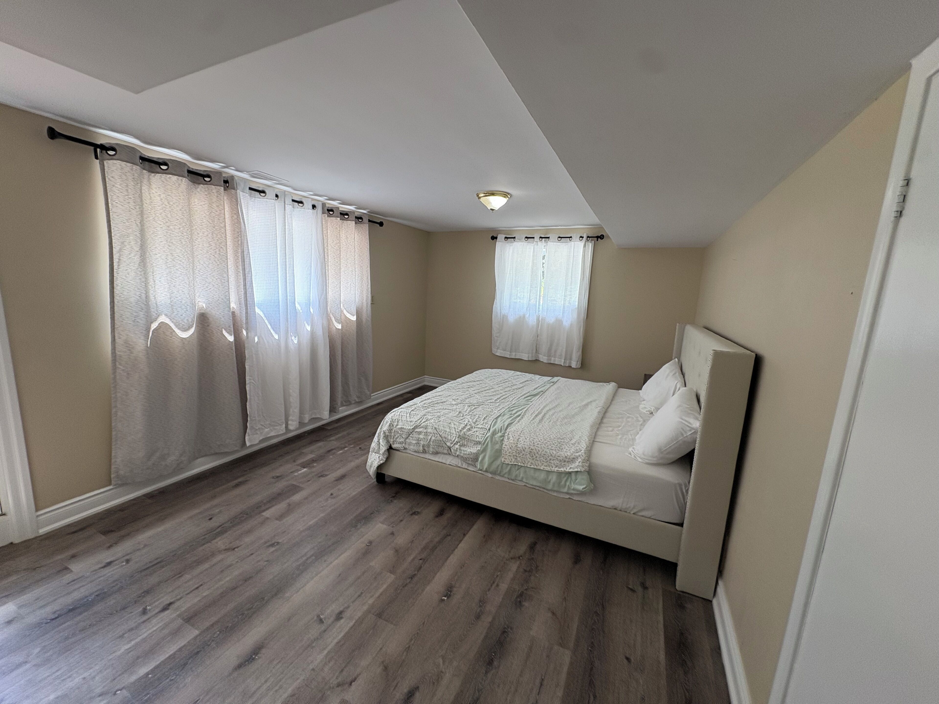 5 chambres, fer et planche à repasser, Wi-Fi, draps fournis