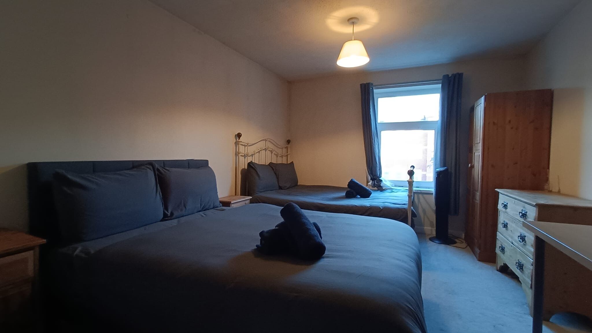 4 bedrooms, iron/ironing board, bed sheets