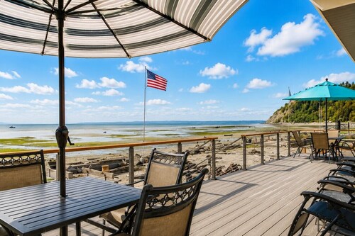 Useless Bay I Beachfront I Sleeps 8