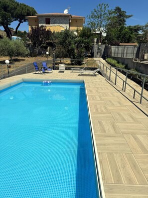Outdoor pool - Villa degli Iris · Piscina privata, giardino e BBQ a Mascalucia (Mascalucia)