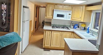 Peaceful 1.5-bedroom Tiny home with AC/Heat in Winnemucca with beautiful sunsets