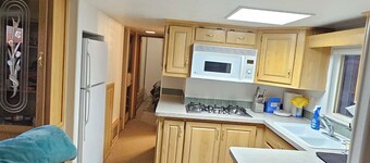 Peaceful 1.5-bedroom Tiny home with AC/Heat in Winnemucca with beautiful sunsets
