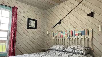 3 bedrooms, travel crib, WiFi, bed sheets