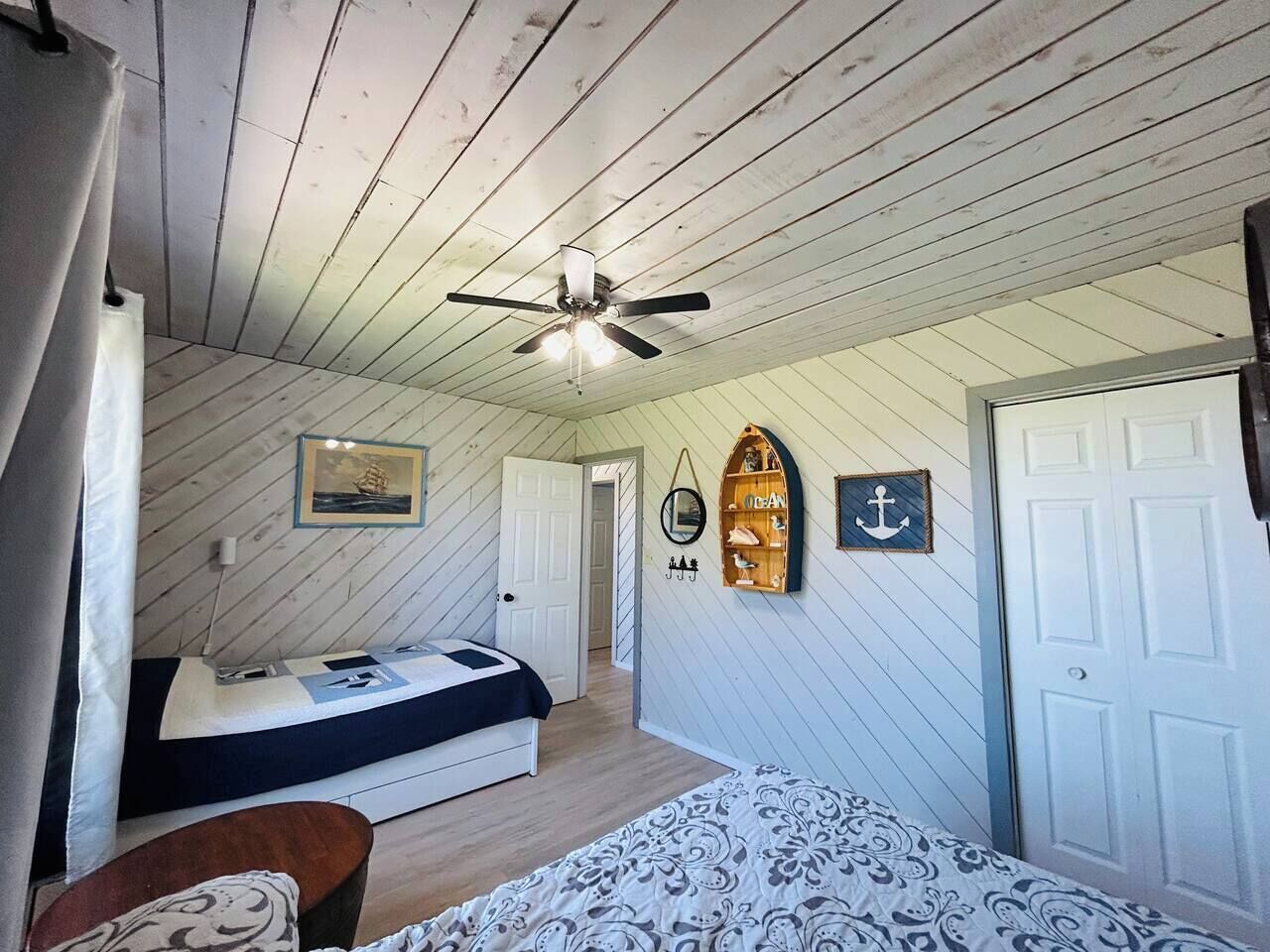 3 bedrooms, travel crib, WiFi, bed sheets
