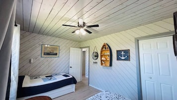3 bedrooms, travel crib, WiFi, bed sheets