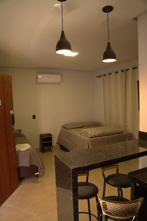 WiFi, bed sheets