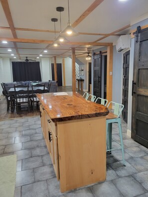 Dining - Spacious 4-bedroom house in Muskogee with AC (Muskogee)
