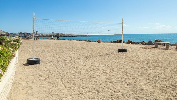 A beach volleyball court with net, sand, and a view of the sea. - Marina Pinacate B-302 (Puerto Peñasco)