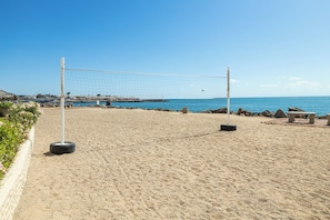 A beach volleyball court with net, sand, and a view of the sea. - Marina Pinacate B-302 (Puerto Peñasco)