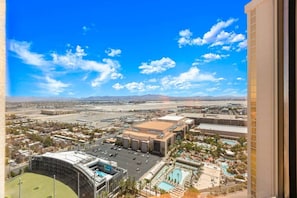 Interior - Signature Studio / No Resort Fee & Pool (Las Vegas)