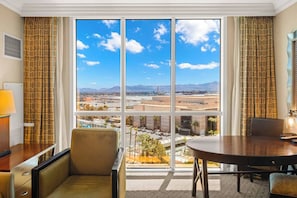 Interior - On LV Strip + Resort Access / Signature MGM (Las Vegas)