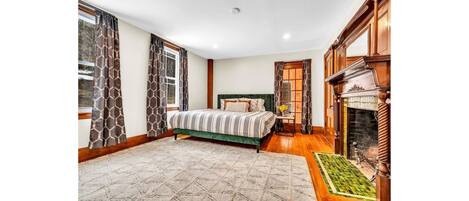 8 bedrooms, iron/ironing board, WiFi, bed sheets