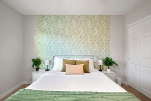 A bedroom with a bed, two bedside tables, two lamps, and two potted plants. - Sunnyside - Pool - Putting Green - Game Room (Phoenix)