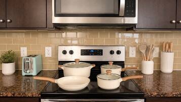 Coffee/tea maker, fridge, microwave, oven