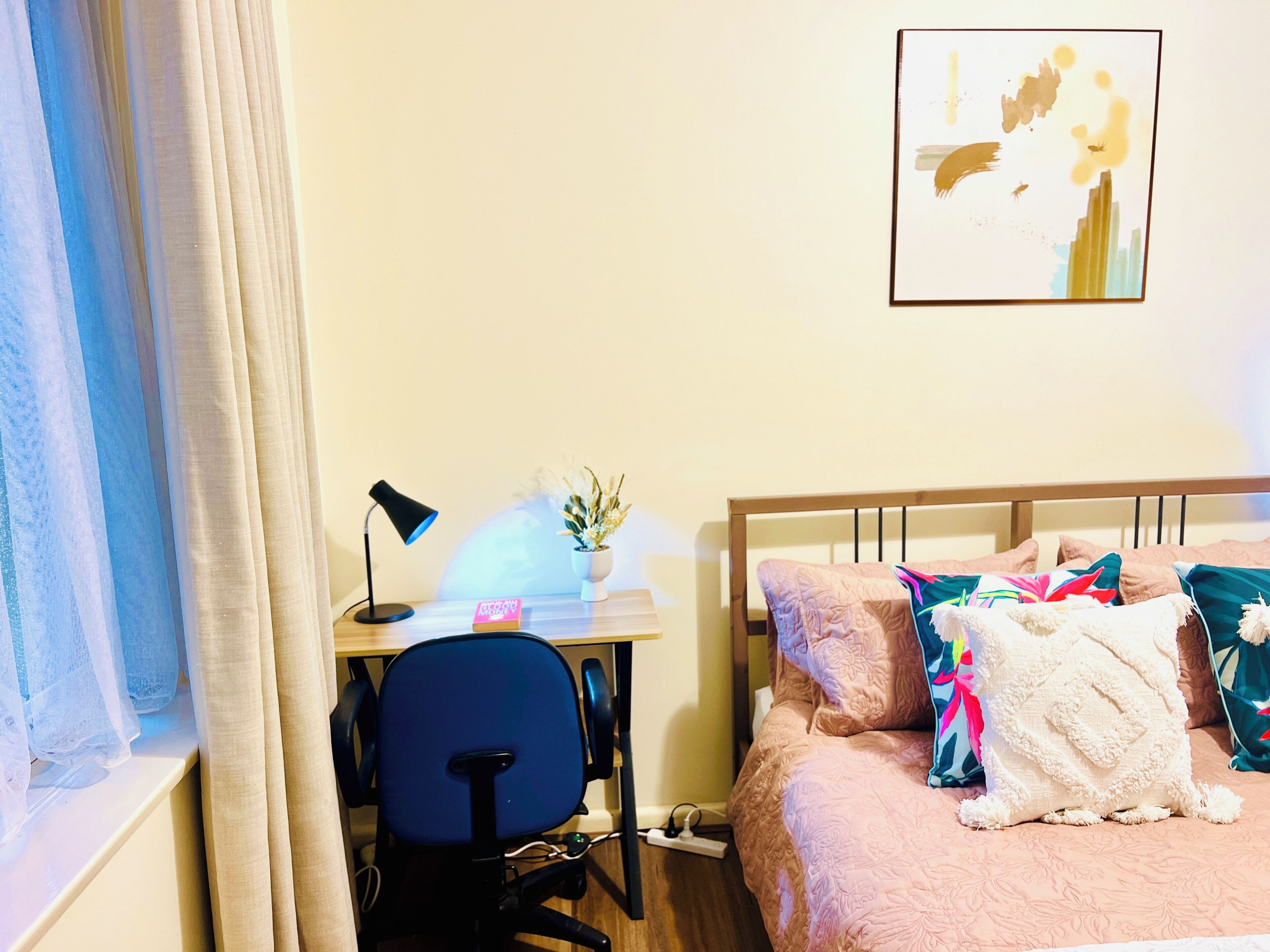 Iron/ironing board, WiFi, bed sheets