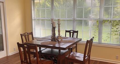 Dothan Hideaway, 3 bedroom condo in wonderful located in the “Garden District”