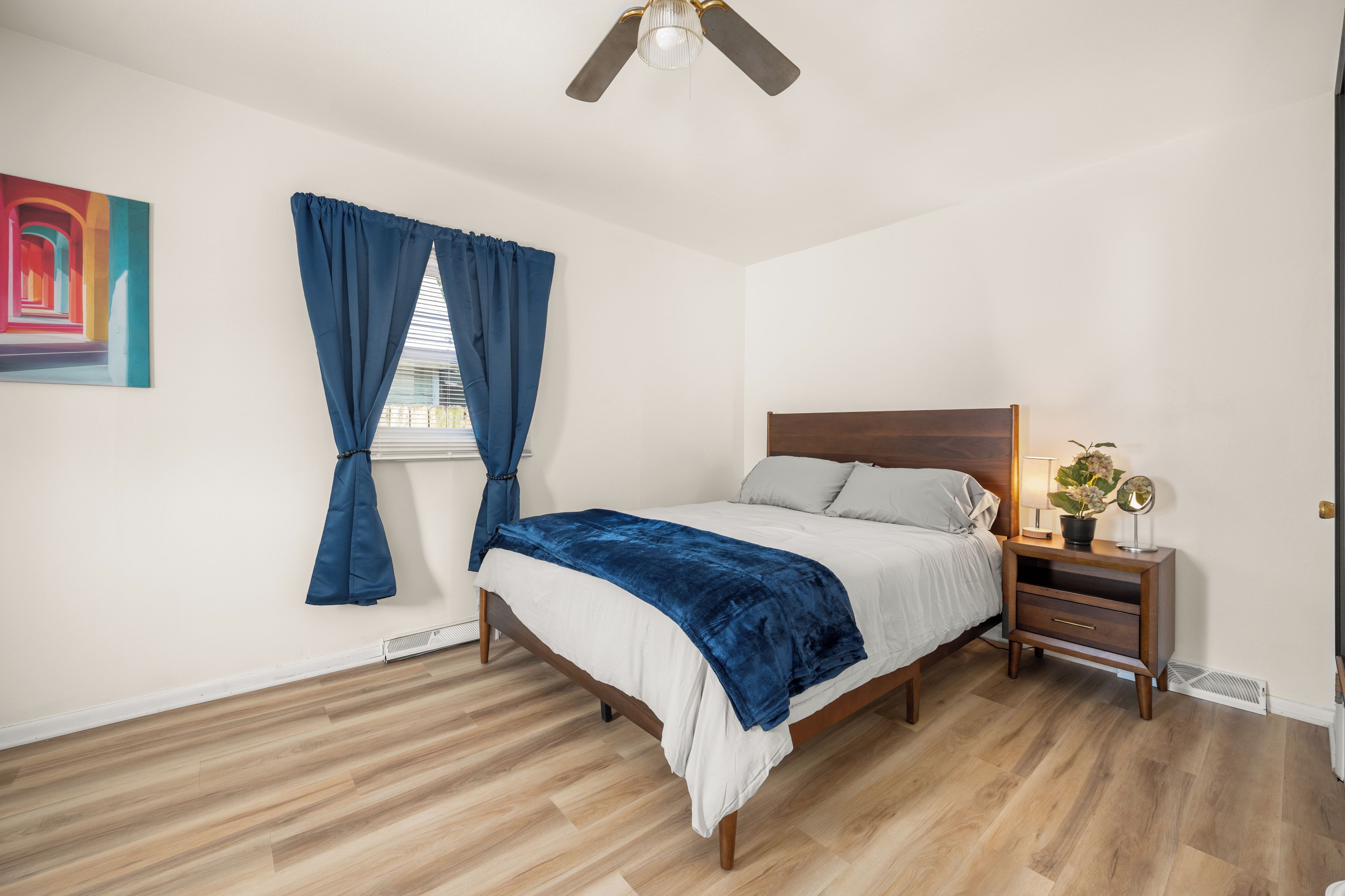2 habitaciones, tabla de planchar con plancha, wifi y ropa de cama 