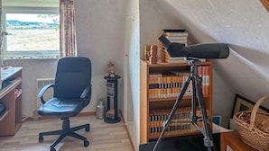 A room with a desk, chair, bookshelf, and a telescope. - Amazing home in Korsør with WiFi (Korsør)