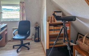 A room with a desk, chair, bookshelf, and a telescope. - Amazing home in Korsør with WiFi (Korsør)