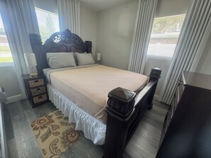 4 Schlafzimmer, Schreibtisch, Bügeleisen/Bügelbrett, kostenloses WLAN