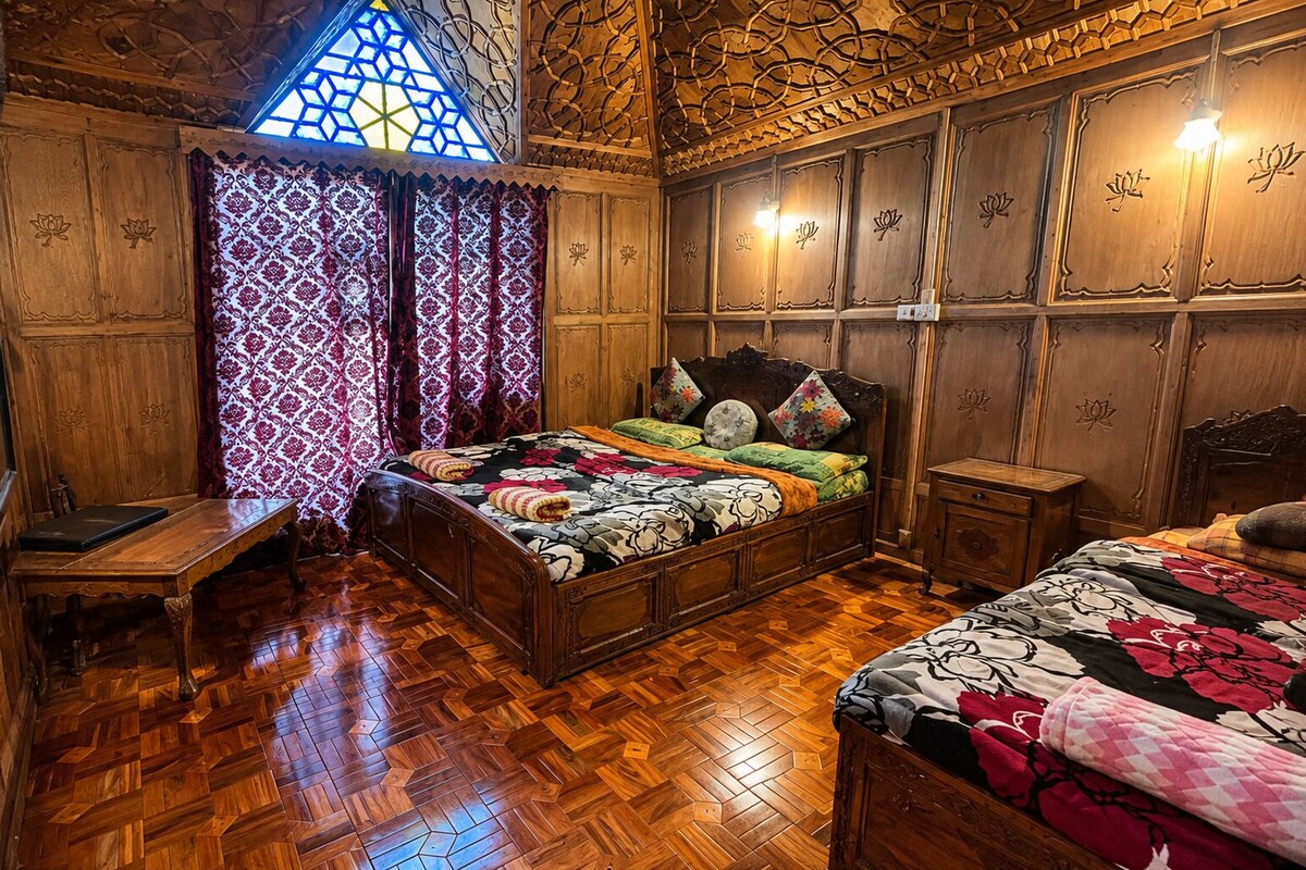 Habitación triple Deluxe | Sábanas de algodón egipcio y ropa de cama de alta calidad 