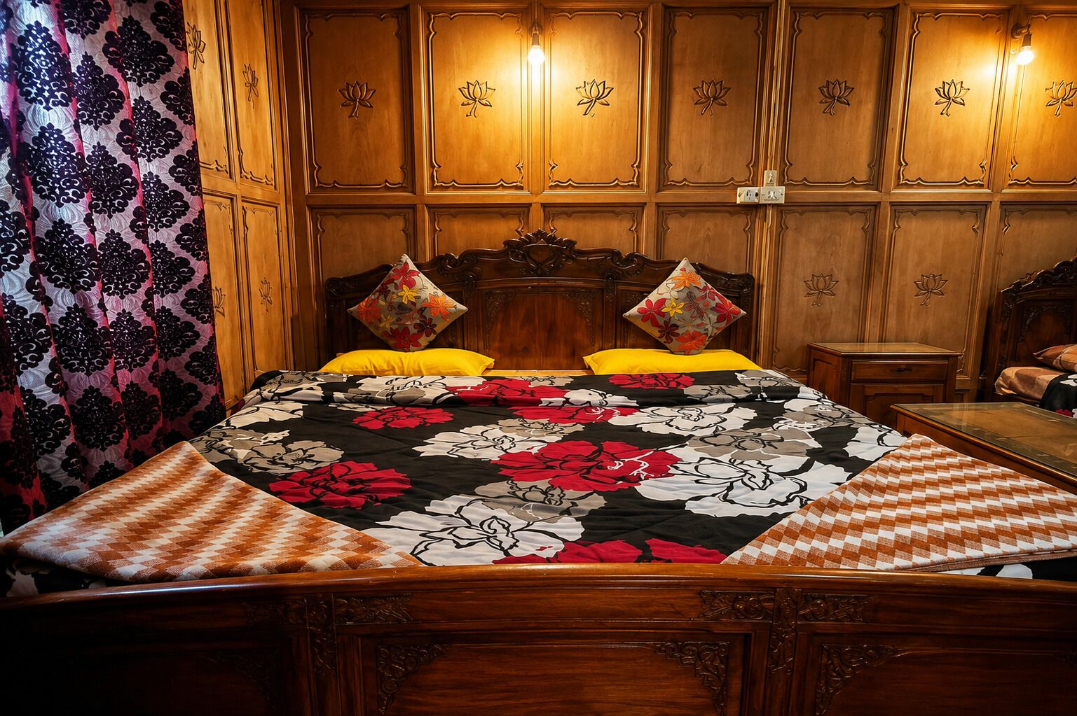 Egyptian cotton sheets, premium bedding, laptop workspace, free WiFi