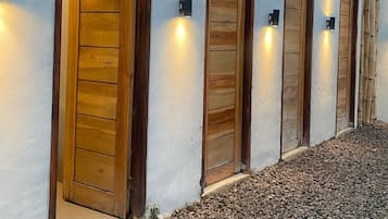 Cabaña, vista al jardín | Detalle exterior