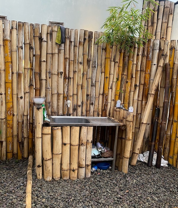 Cabaña, vista al jardín | Áreas de la propiedad