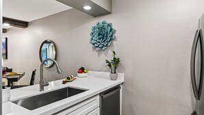 Interior - Camelback Cabana by Avantstay Resort Pool + Spa + Balcony Fashion Square + Echo Canyon Trail (Scottsdale)
