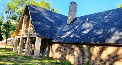 Pet friendly 3/2 corporate house in Texarkana, TX by A&M Univ. & Bringle Lake