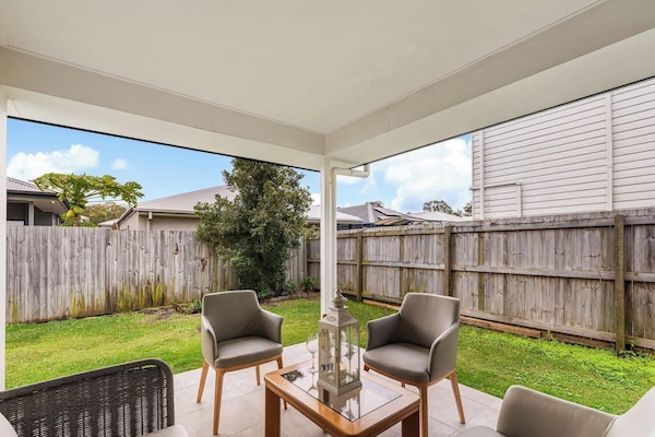 Outdoor undercover entertaining area.