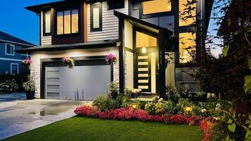 House, 2 Bedrooms, Fireplace | Exterior