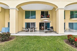 Outdoor dining - Spacious Villa Directly on the Beach! Sunsets (Puerto Vallarta)