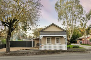 Exterior - The Butcher's Cottage | New Barossa Valley Stay (Williamstown)