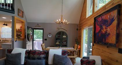 Downtown Murphy Getaway with Hot Tub, Fire Pit & Mountain Views + EV Charger!