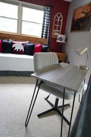 3 bedrooms, desk, iron/ironing board, WiFi (free)