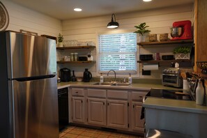 Coffee/tea maker, fridge, microwave, oven
