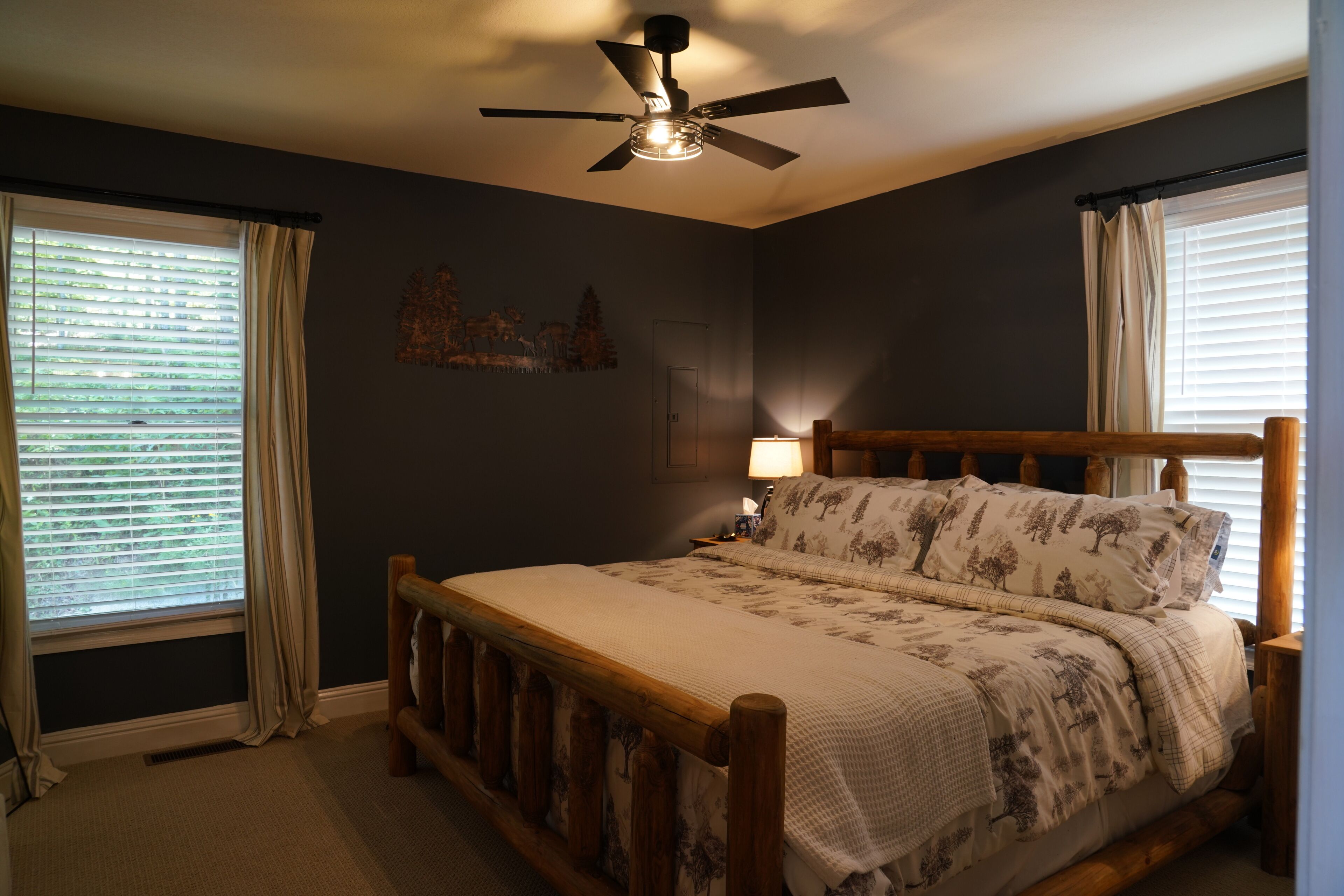 3 bedrooms, desk, iron/ironing board, WiFi (free)