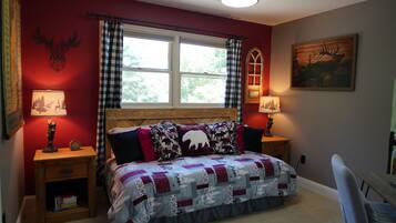 3 bedrooms, desk, iron/ironing board, WiFi (free)