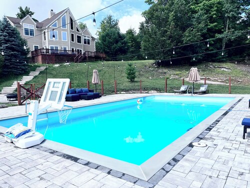 Catskills Escape, Pool, Loaded Game Room,Hot Tub, Courts. EV Charger, Pond &Boat