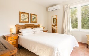 Bed - Stunning home in SINEU with private swimming pool, can be inside or outside (SINEU)